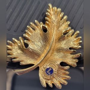 Vintage Gold Tone leaf pin
